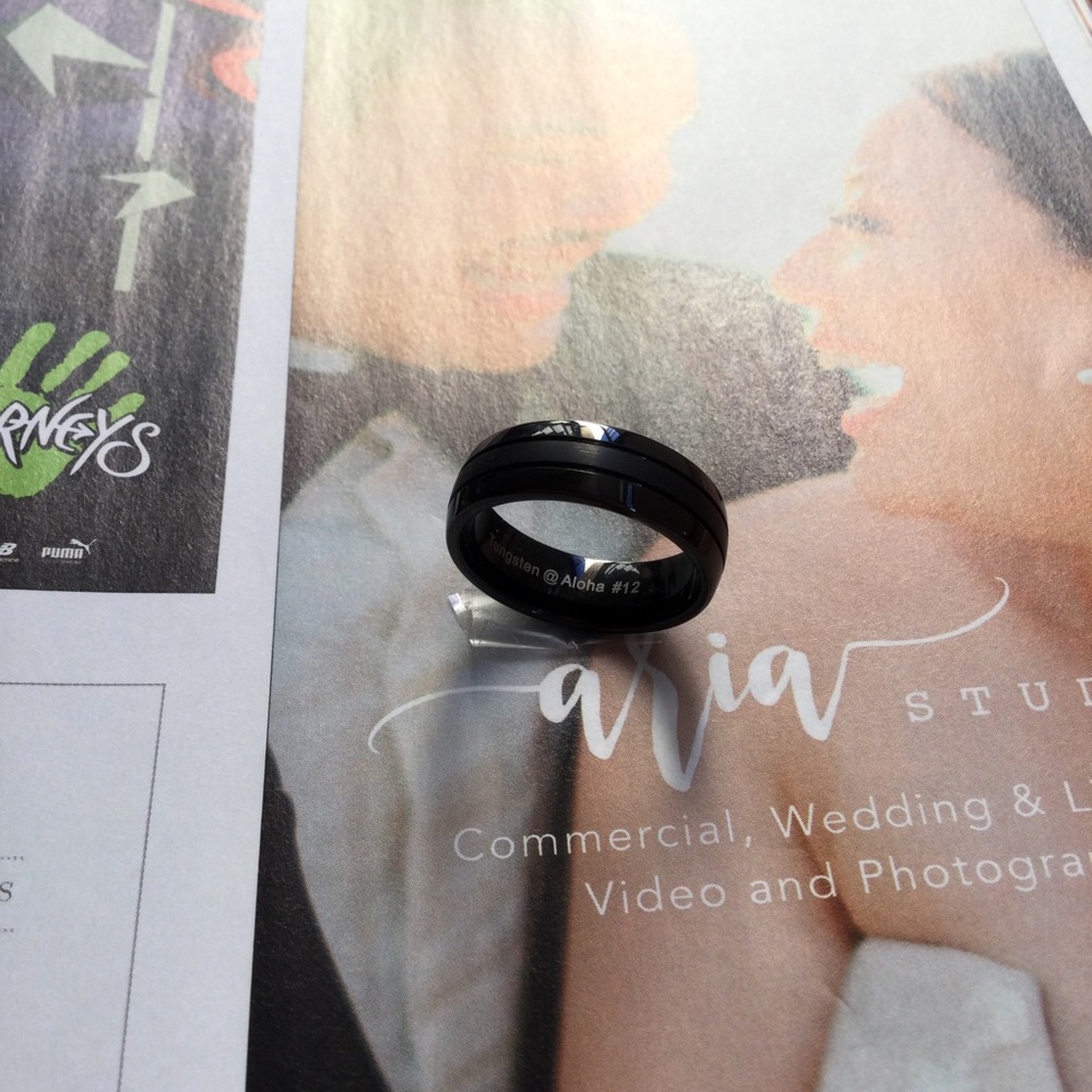 HAWAIIAN ๐บ Black Tungsten ring,Comfort-fit.